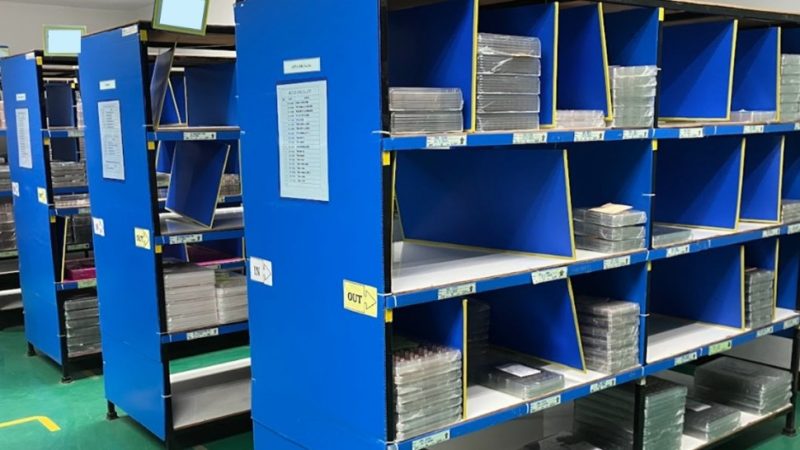 完成製品保管用の棚